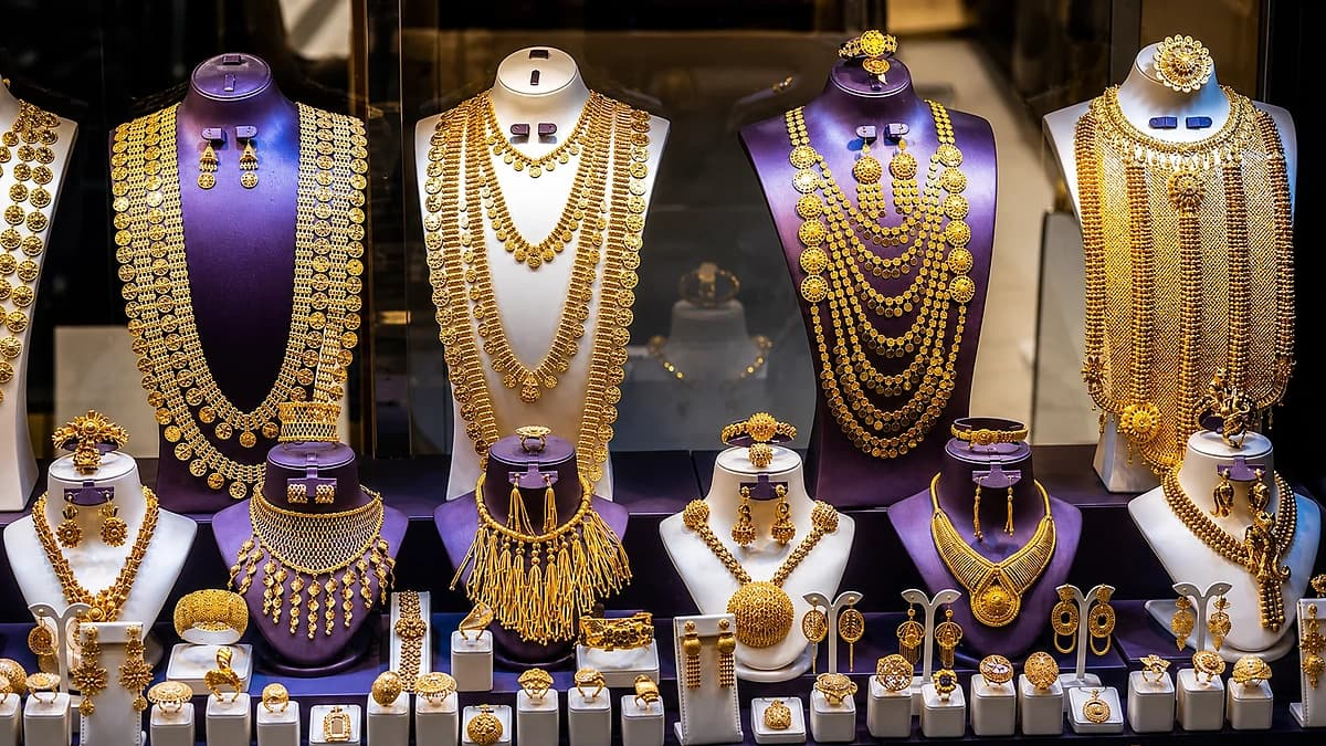 Precious metal price movement: sudden $100 rebound explained