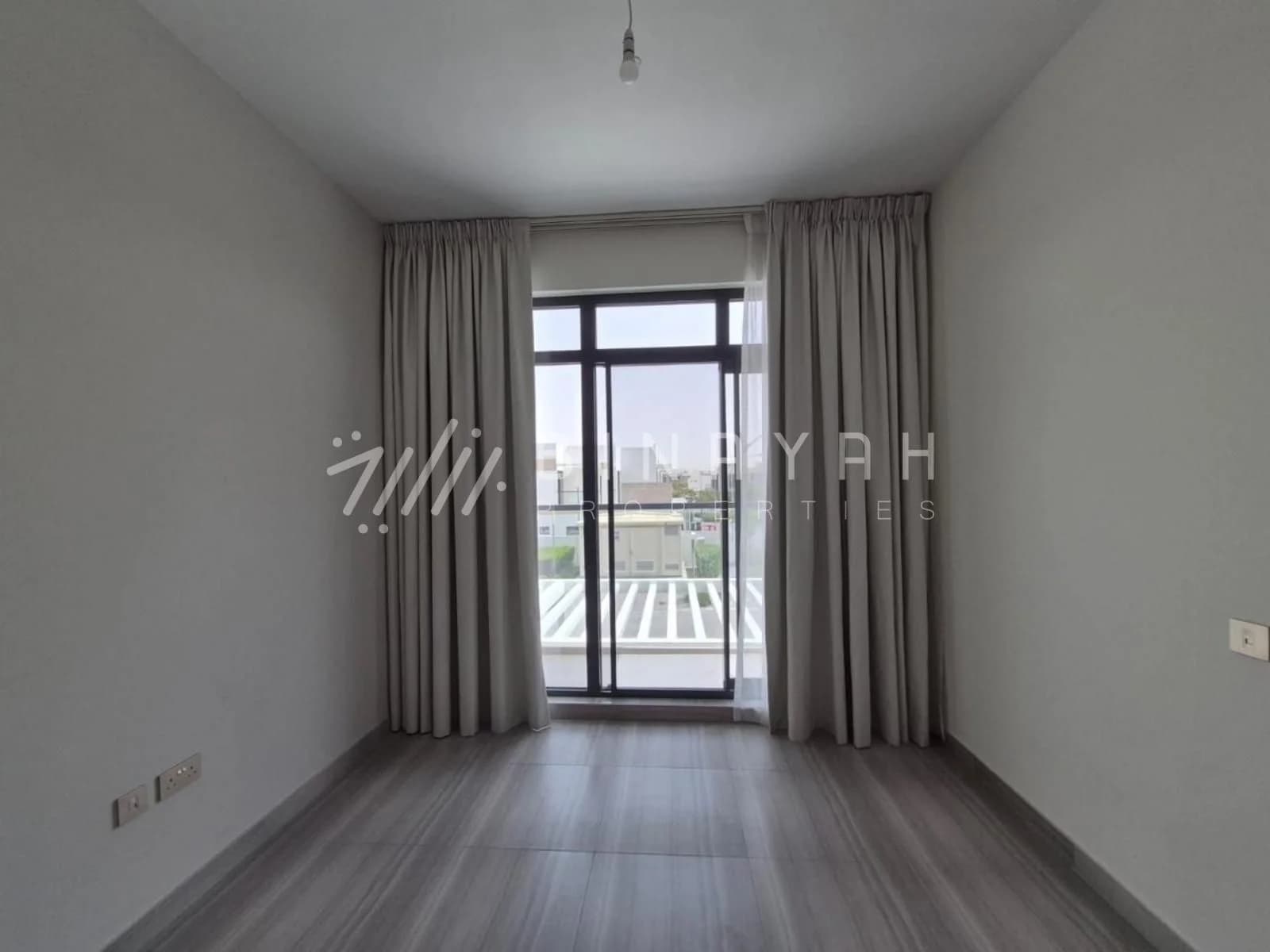 Premium 4br Townhouse Vacant Prime Location
