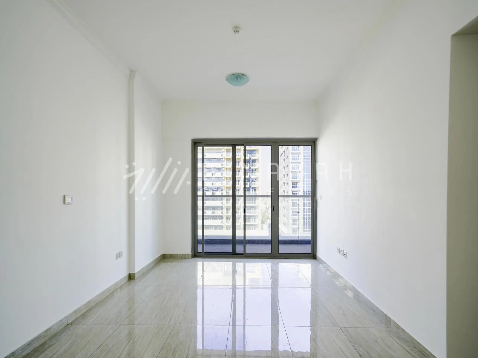 Spacious 2 Br Prime Location Vacant